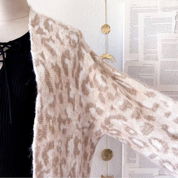 TOPSHOP Leopard Animal Print Fuzzy Knit Longline Oversized Cardigan - Picture 7 of 15